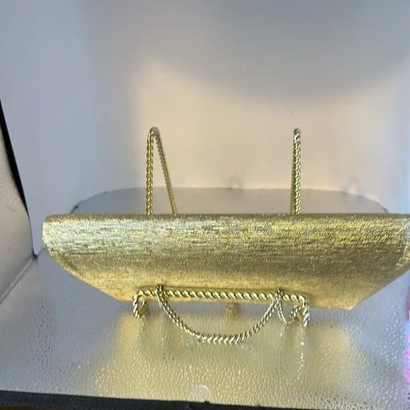 Beautiful handbag or clutch. Gold colored. The snap has a faux pearl on … - Picture 5 of 5